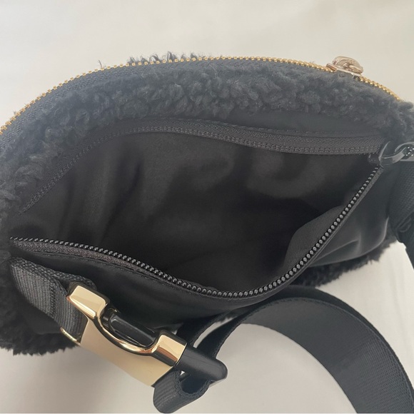 Lululemon Crossbody Bag - Picture 4 of 7